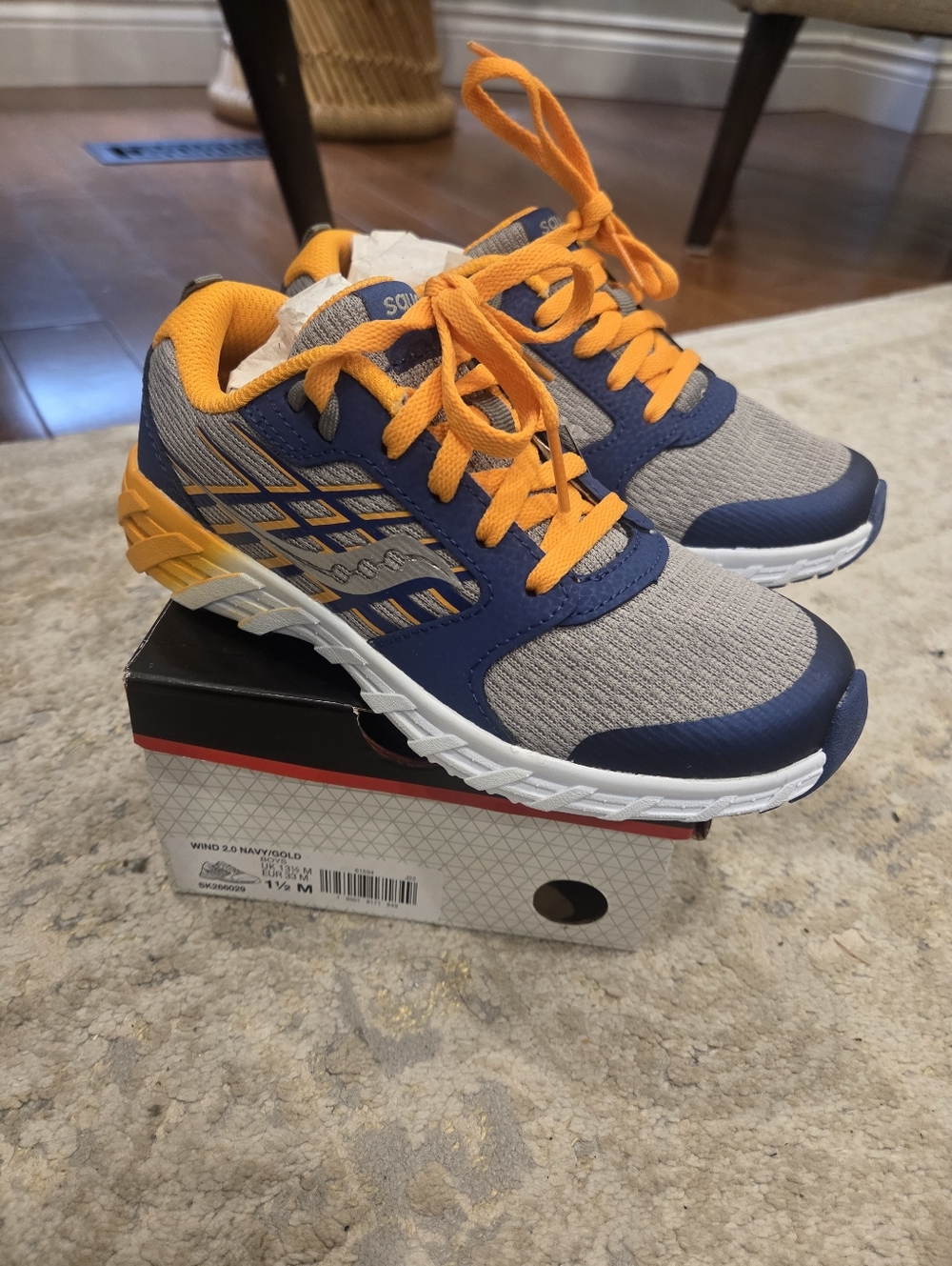 New In Box Saucony Wind 2.0 Navy/Gold Running Shoes